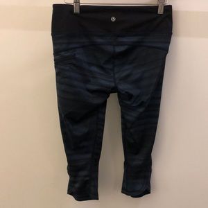 lululemon athletica Pants - Lululemon blue and black crop legging, sz 6, 68833 lululemon athletica Pants - Lululemon blue and black crop legging, sz 6, 68833